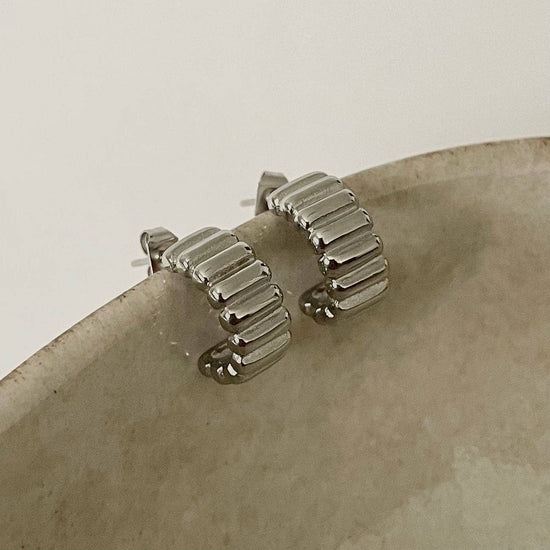 Mini Emma Ribbed Earrings-Silver